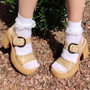 Vintage beige platform heels